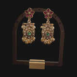 Intricate hasli design heritage set on pearls