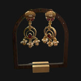 Delicate heritage set with chaandbaali accents