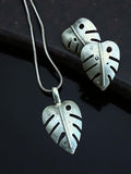 Delicate leaf motif GS pendant set