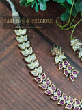 Leaf pattern kundan necklace