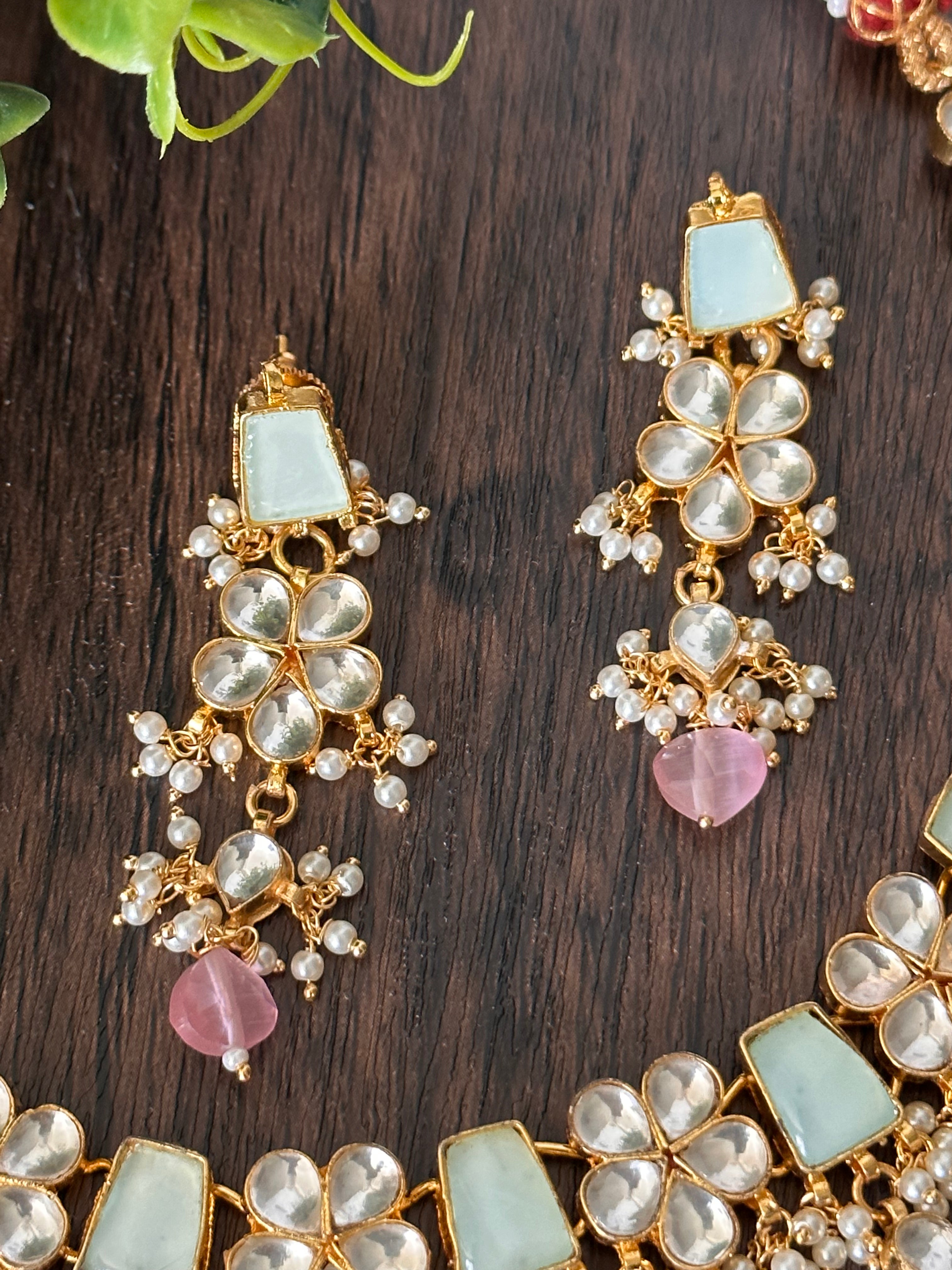 Necklace matching earrings deals